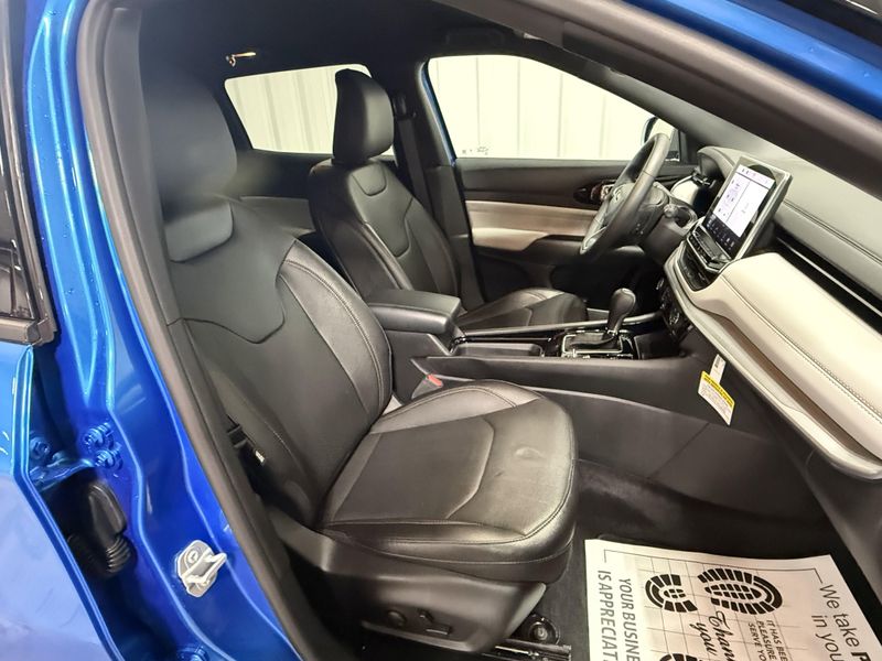 Used 2024 Jeep Compass LimitedImage 12