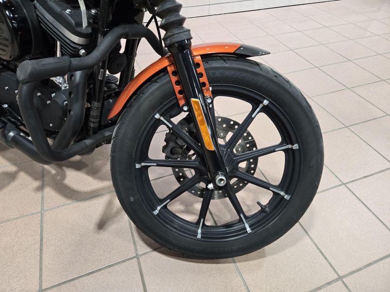 2020 HARLEY SPORTSTER IRON 883 ORANGE Image 22