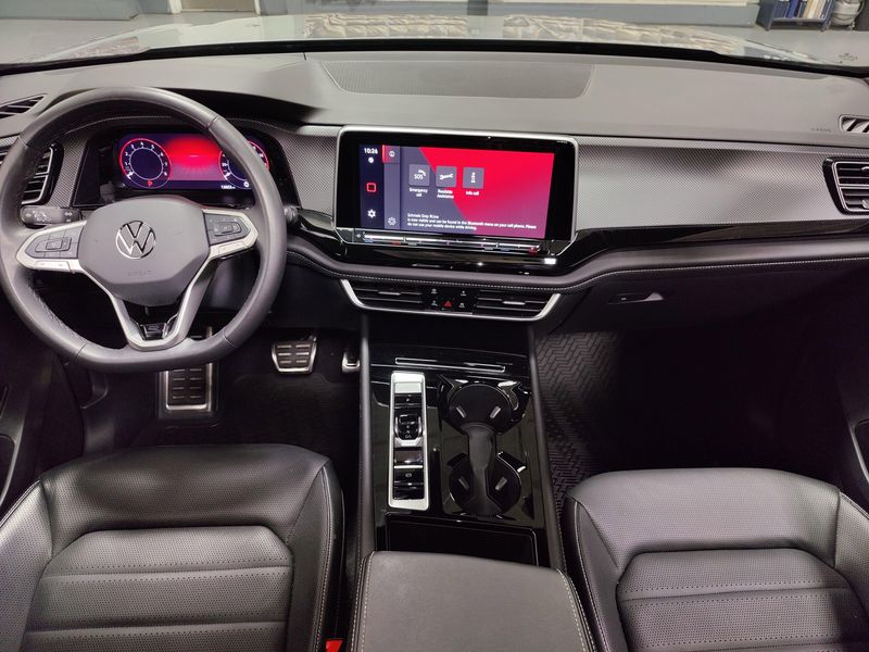 Used 2025 Volkswagen Atlas Cross Sport SEL R-Line Black AWD w/Sunroof/NavImage 19