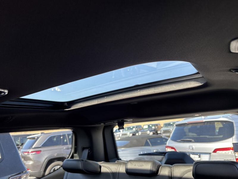 2026 Jeep Grand Wagoneer Limited Altitude 4x4Image 27