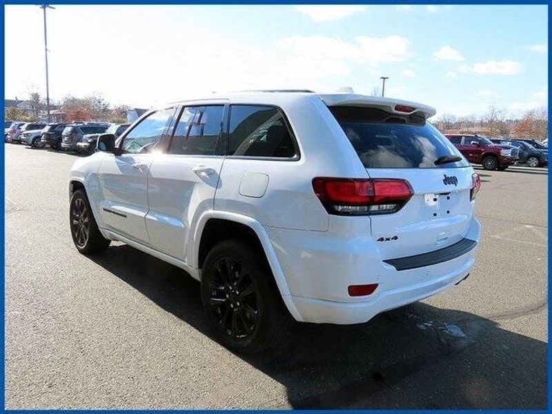 2021 Jeep Grand Cherokee Laredo XImage 5