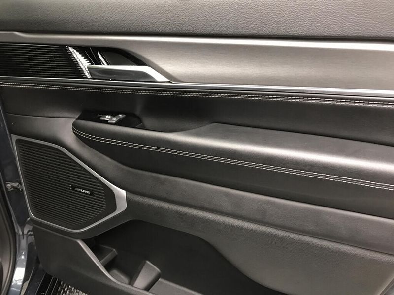 2023 Jeep Wagoneer Series II CarbideImage 24
