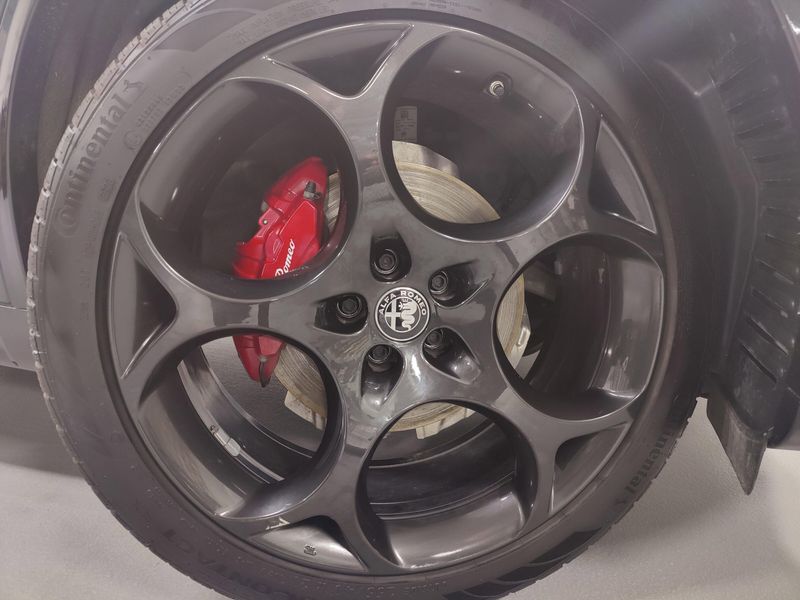 2024 Alfa Romeo Stelvio Veloce AWD w/Activ AsstImage 9
