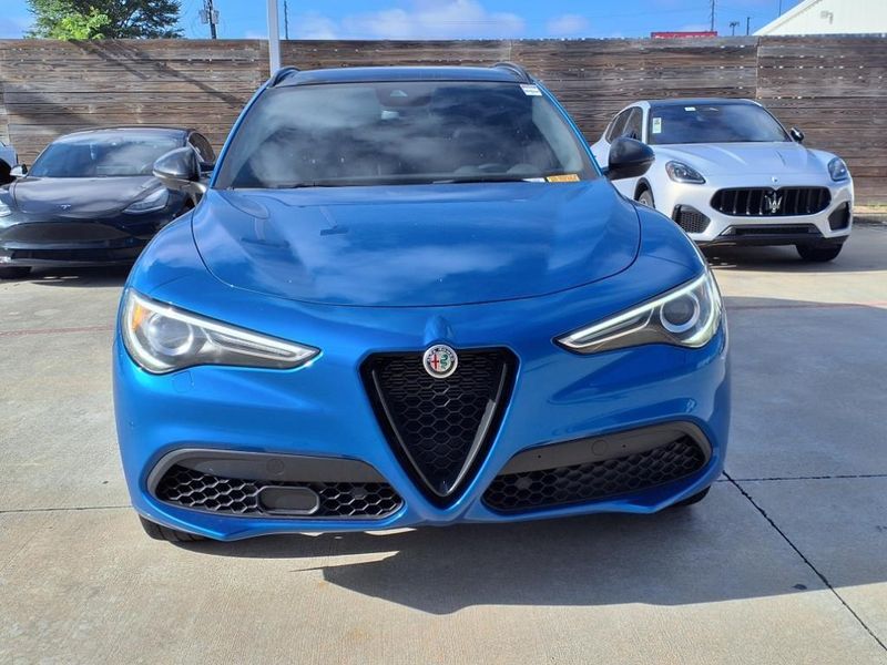 Used 2022 Alfa Romeo Stelvio VeloceImage 9