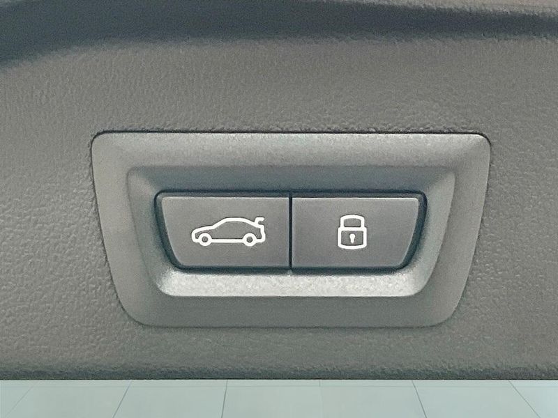 2025 BMW X5 xDrive50eImage 16