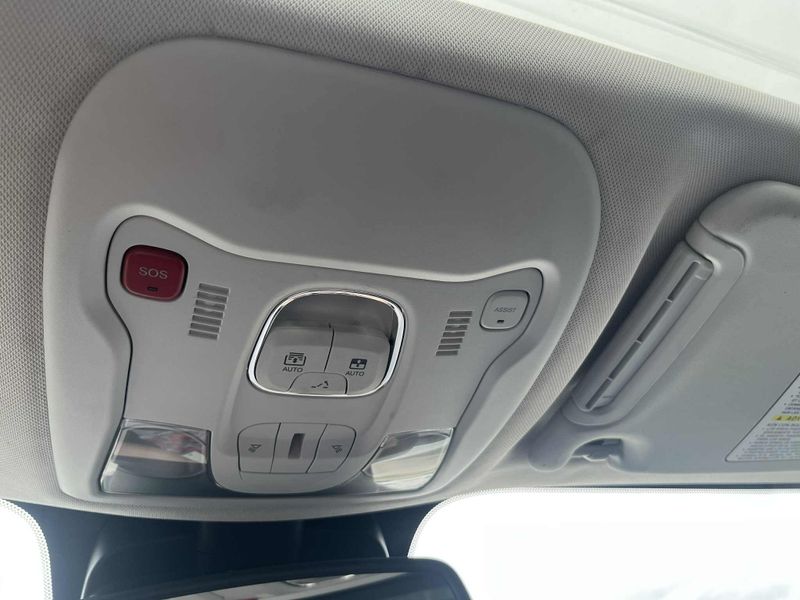 Used 2022 Jeep Renegade Image 16