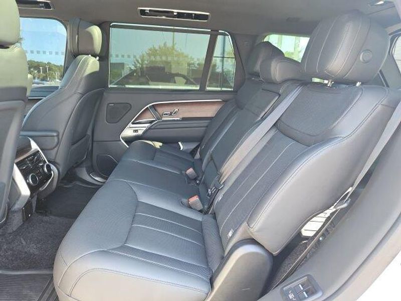 Used 2025 Land Rover Range Rover SE