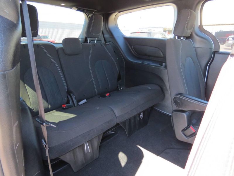 Used 2020 Chrysler Pacifica Touring 4dr Mini VanImage 30