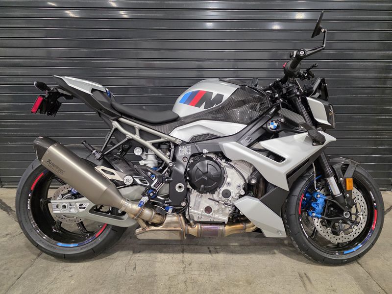 2025 BMW M 1000 R