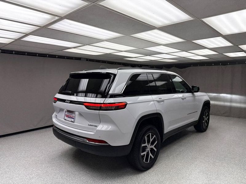 New 2025 Jeep Grand Cherokee Limited 4x4Image 3