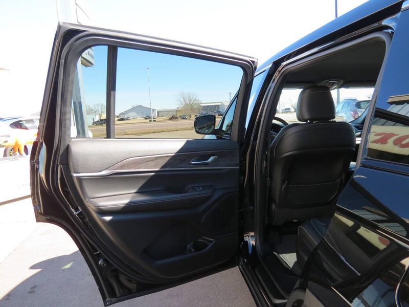 2025 Jeep Grand Cherokee L Limited 4x4Image 25