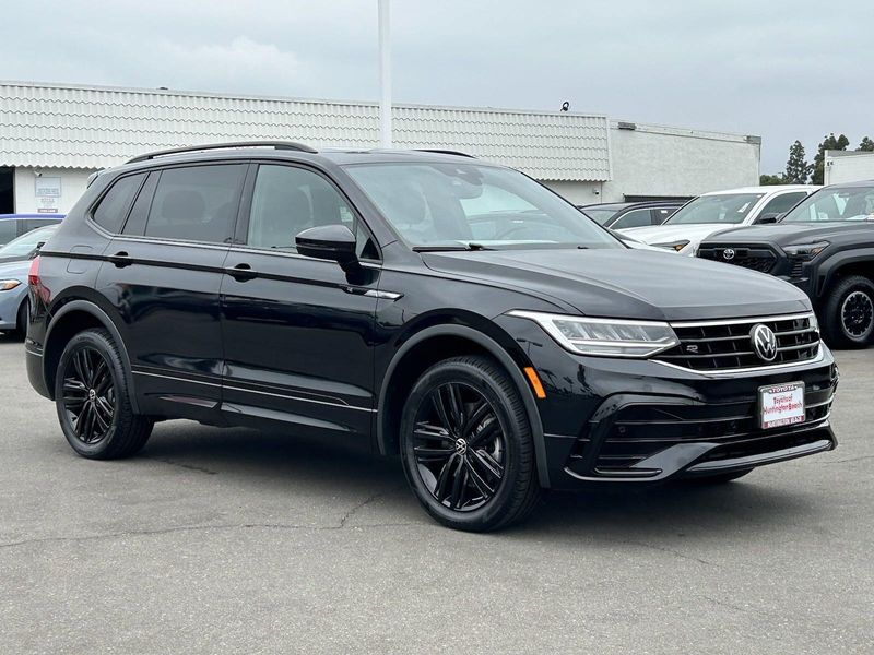 2022 Volkswagen Tiguan 2.0T SE R-Line BlackImage 2