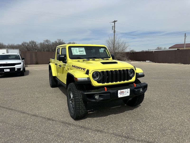 2024 Jeep Gladiator Mojave X 4x4Image 2