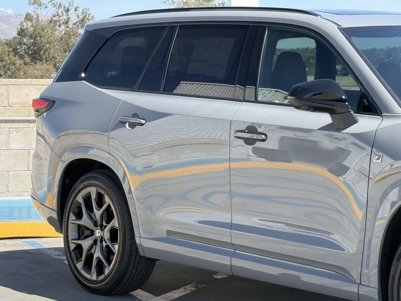 New 2026 Lexus TX 500h F SPORT Performance LuxuryImage 5