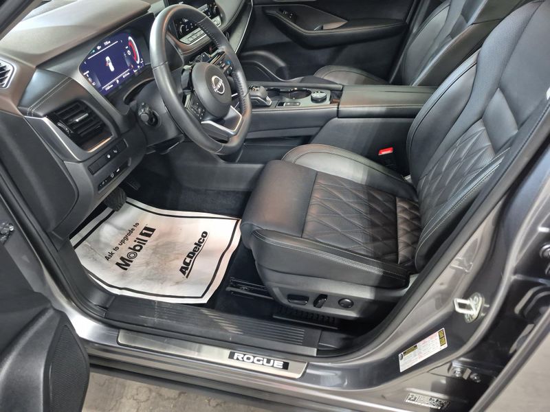 2023 Nissan Rogue PlatinumImage 25