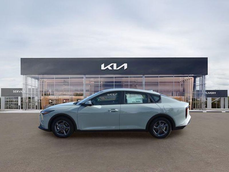 New 2026 Kia K4 LXSImage 7
