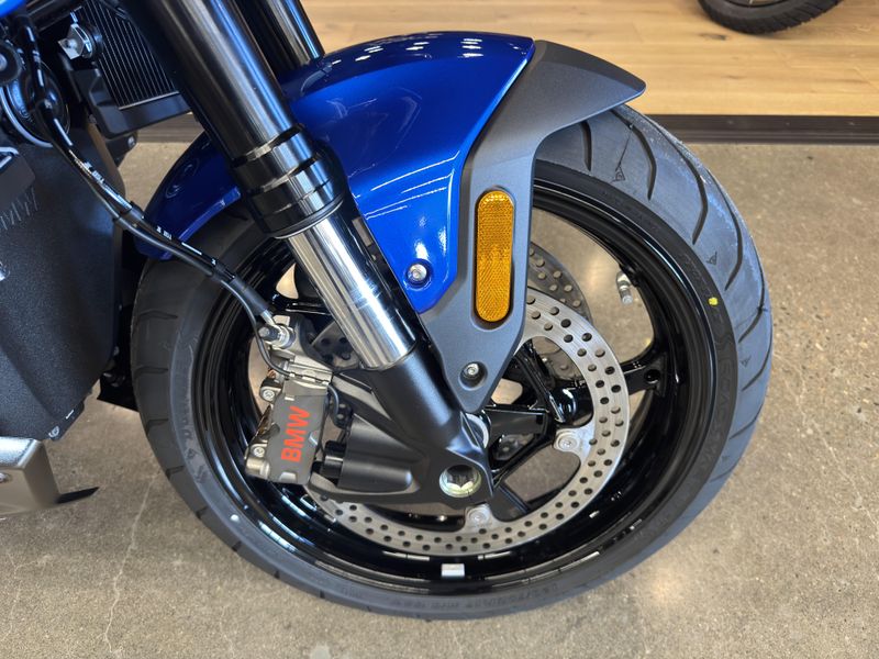 2026 BMW R 1300 R - RACING BLUE METALLIC 