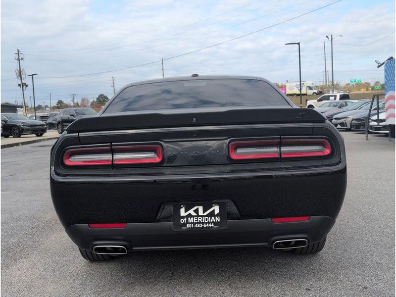 Used 2023 Dodge Challenger SXTImage 4