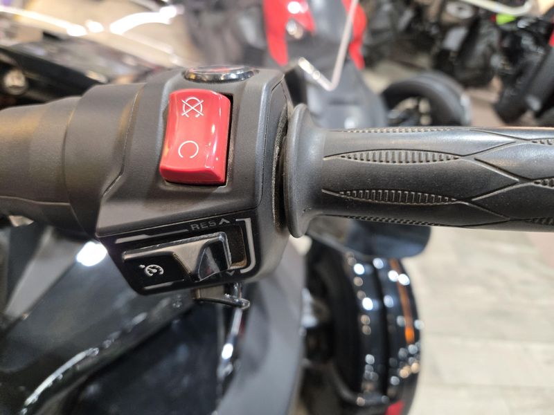 USED 2018 CAN-AM SPYDER F3T Image 11