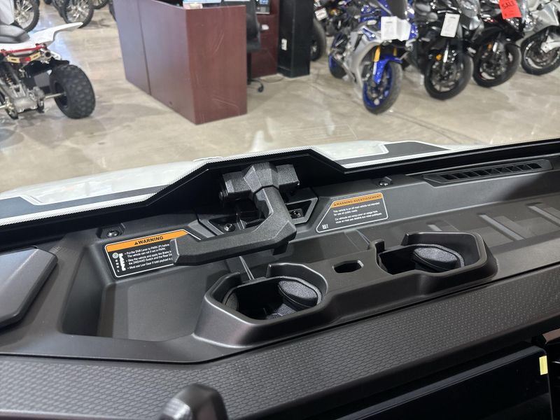 New 2027 Can-Am DEFENDER MAX LIMITED CAB HD11 Image 30