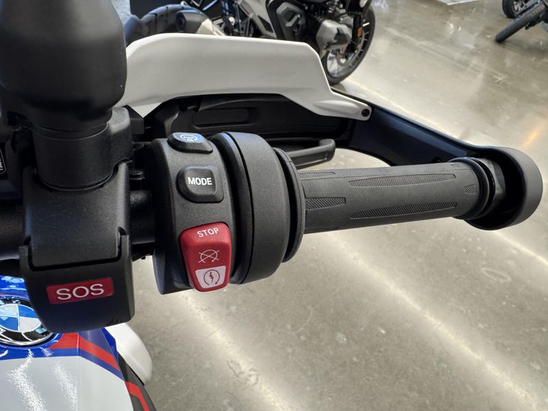2025 BMW R 1300 GS - TROPHY - AUTOMATIC SHIFT ASSISTANT - RACING BLUE METALLIC 
