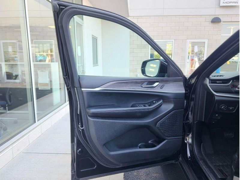 Used 2024 Jeep Grand Cherokee L Limited