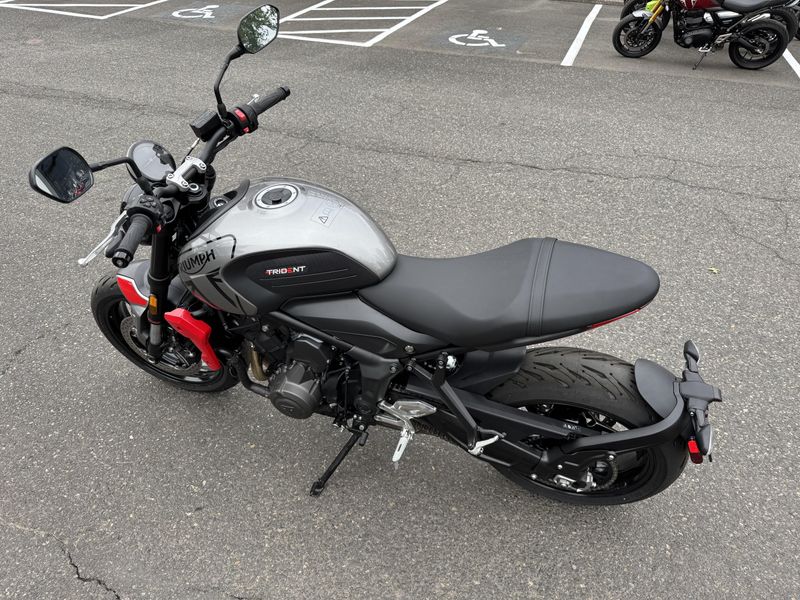 2024 Triumph Trident 660 Silver Ice 