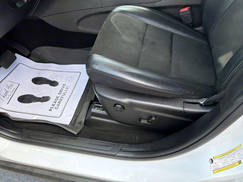 Used 2021 Jeep Grand Cherokee Laredo XImage 24