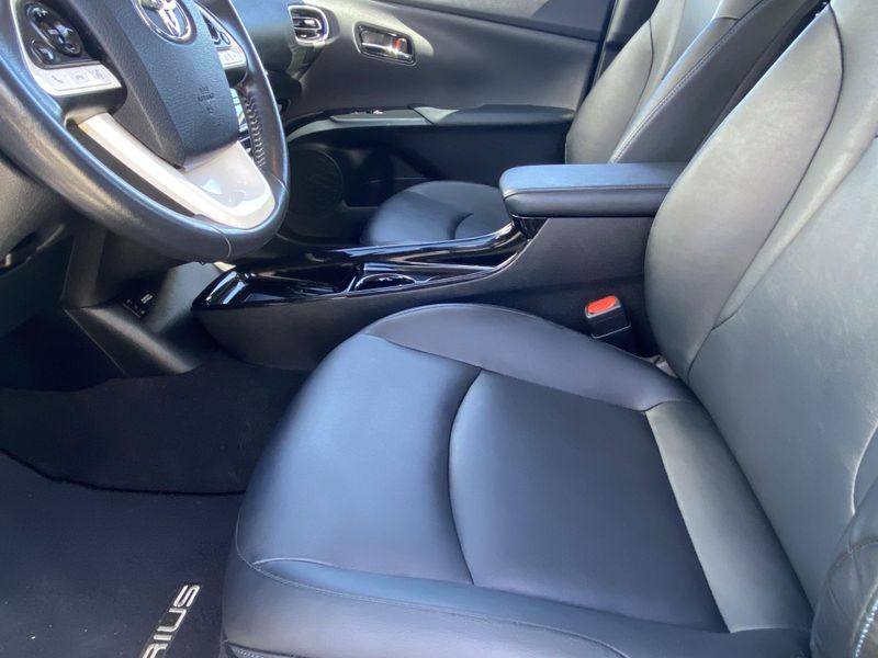 2017 Toyota Prius Image 17