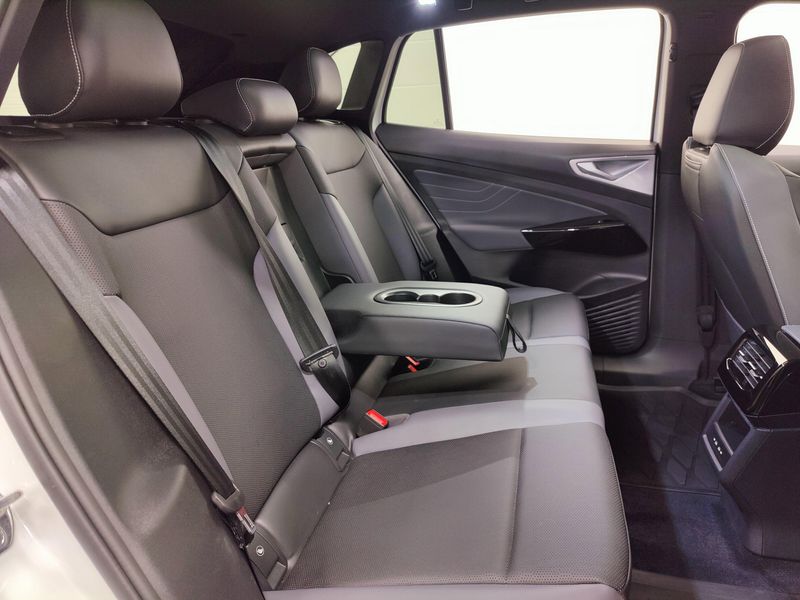 Used 2024 Volkswagen ID.4 S w/Glass RoofImage 17