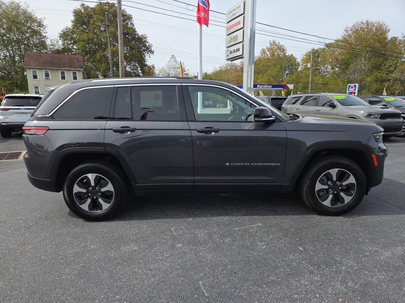2023 Jeep Grand Cherokee 4xe photo 2