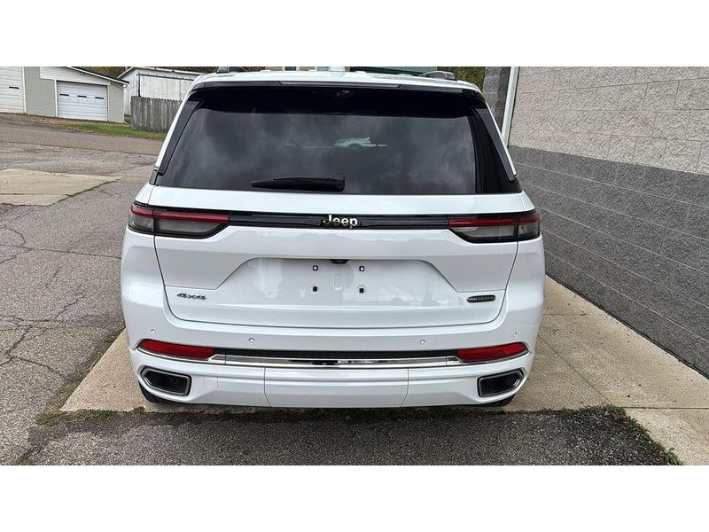 Used 2022 Jeep Grand Cherokee OverlandImage 4