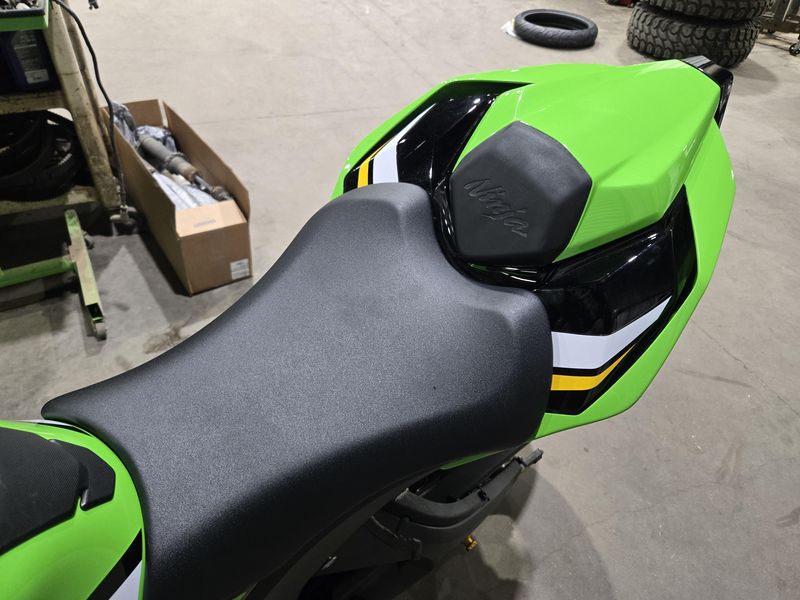 USED 2025 KAWASAKI NINJA ZX10R ABS KRT EDITION Image 10