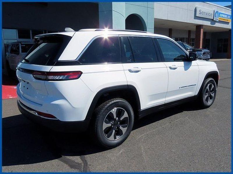 2024 Jeep Grand Cherokee 4xe Base 4xe in a Bright White Clear Coat exterior color and Global Blackinterior. Papas Jeep Ram In New Britain, CT 860-356-0523 papasjeepram.com 