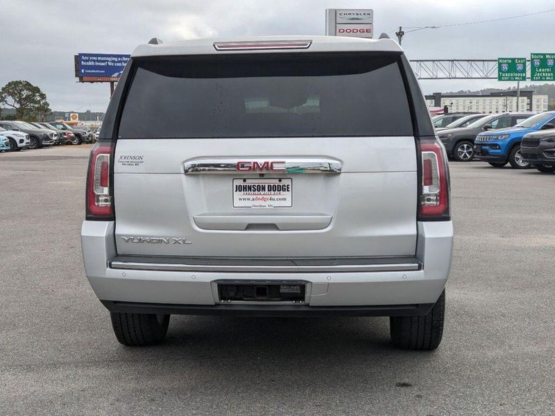 2015 GMC Yukon XL 1500 DenaliImage 5