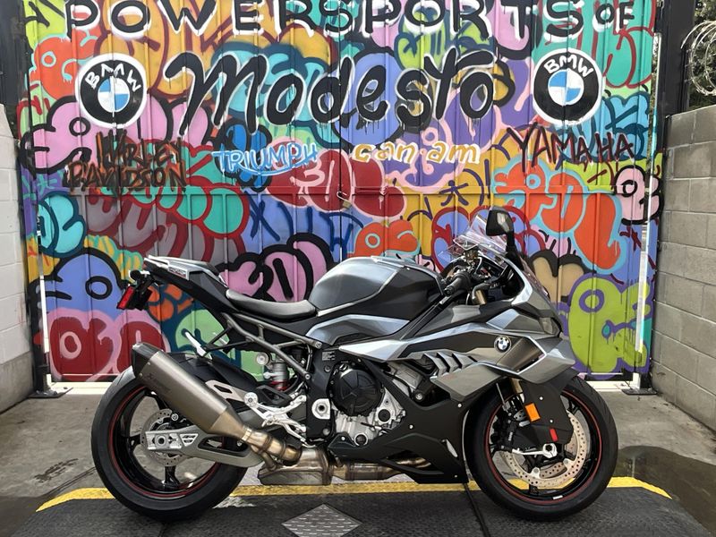 2025 BMW S 1000 RR Image 1