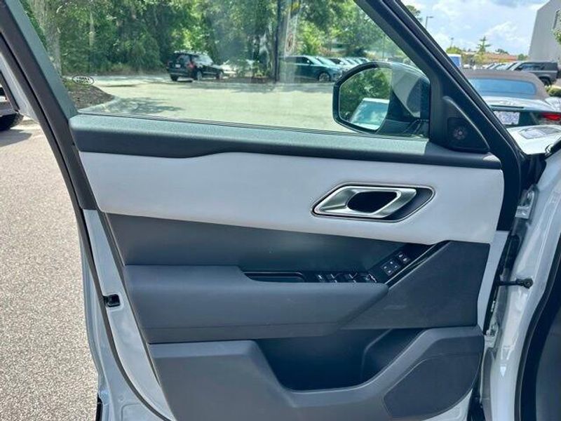 2025 Land Rover Range Rover Velar Dynamic SE