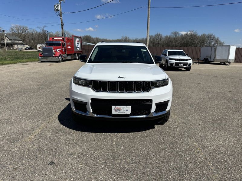 2022 Jeep Grand Cherokee L LimitedImage 3