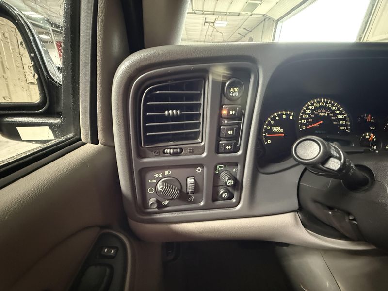 Used 2004 Chevrolet Suburban 1500 Z71Image 24