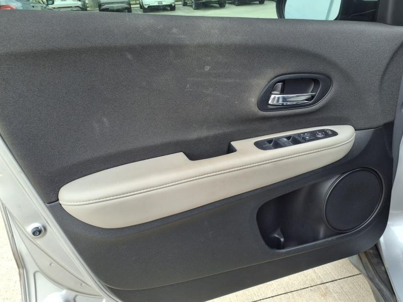 Used 2019 Honda HR-V LXImage 13