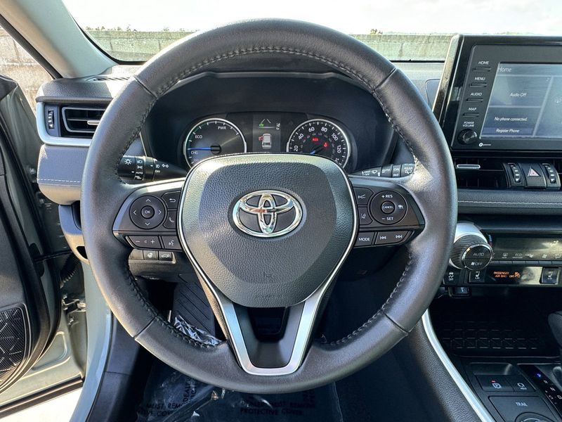 2022 Toyota RAV4 Hybrid XLEImage 25