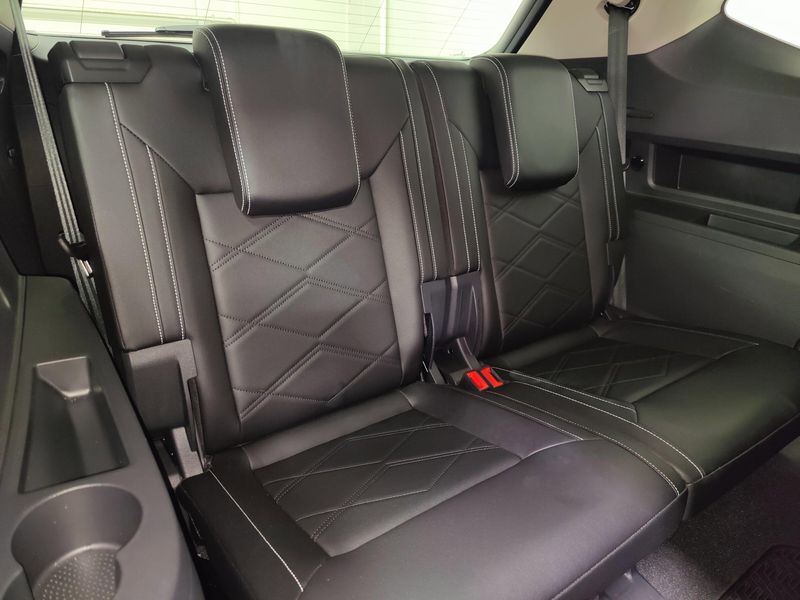 Used 2025 Volkswagen Atlas SE AWD w/TechnologyImage 17