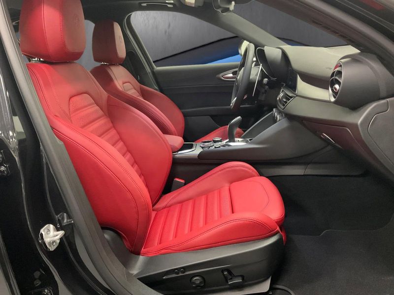 New 2026 Alfa Romeo Giulia AwdImage 11