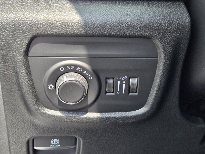 New 2026 Jeep Grand Cherokee L Laredo X 4x2