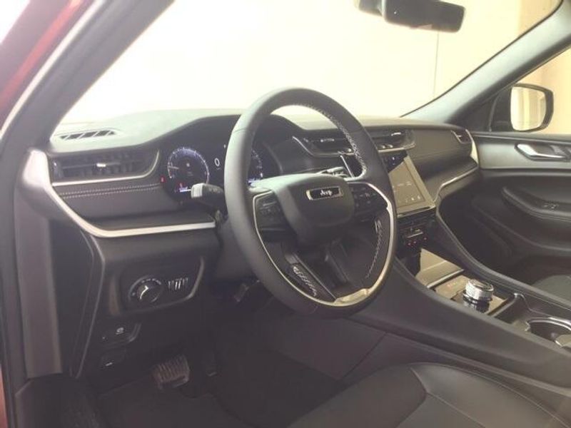 2025 Jeep Grand Cherokee Altitude X 4x2Image 11