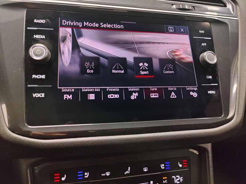 Used 2024 Volkswagen Tiguan AWD SEL R-Line w/Sunroof/NavImage 30