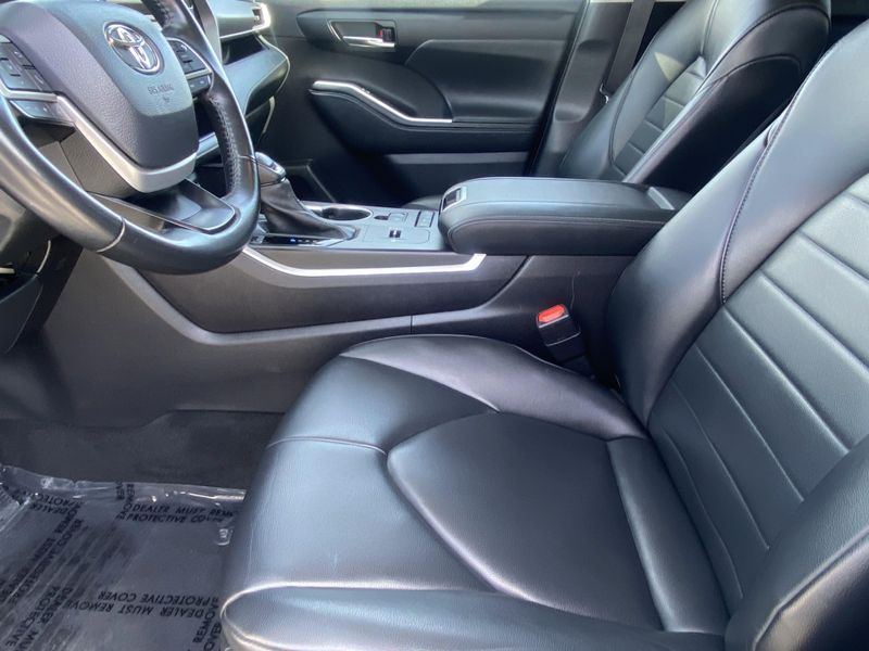 2022 Toyota Highlander XLEImage 18