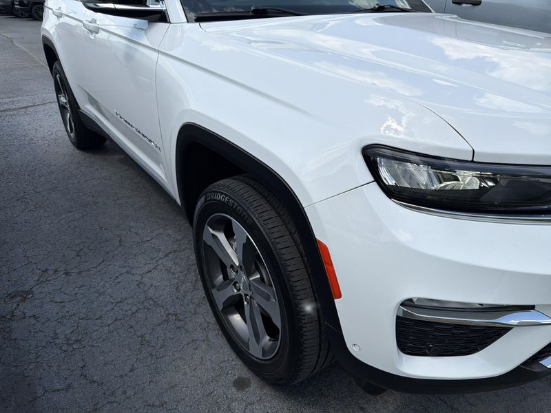 Used 2023 Jeep Grand Cherokee LimitedImage 4