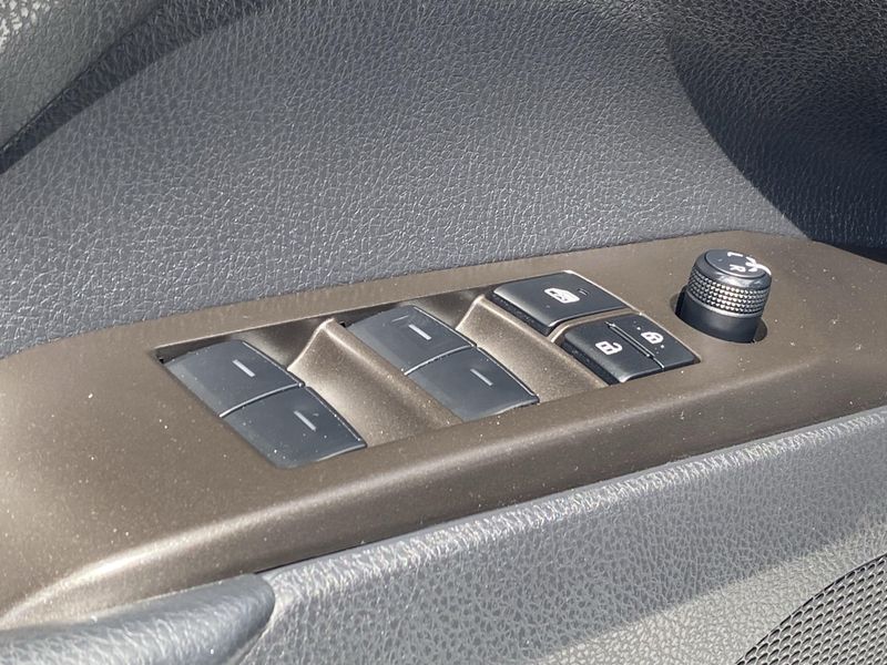Used 2023 Toyota Camry SEImage 17