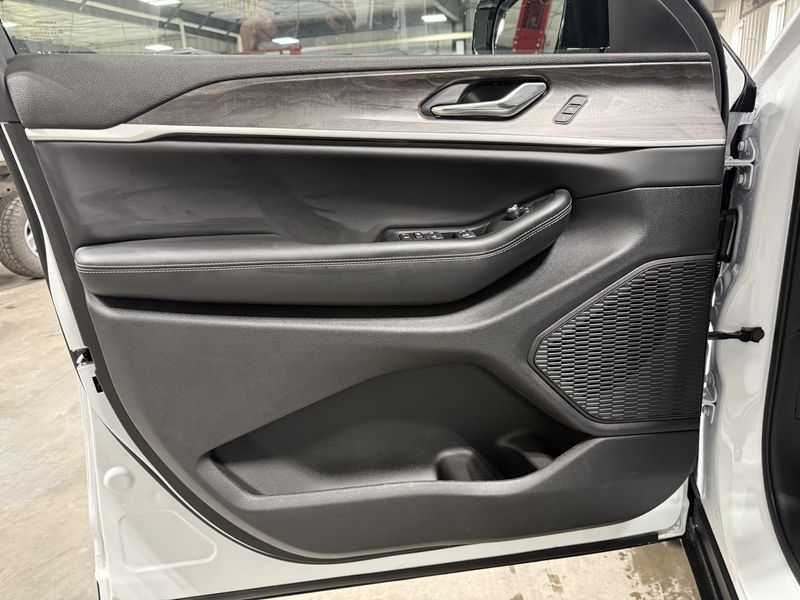 New 2025 Jeep Grand Cherokee Limited 4x4Image 24